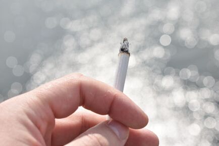 Het roken van sigaretten is zeer giftig voor het menselijk lichaam